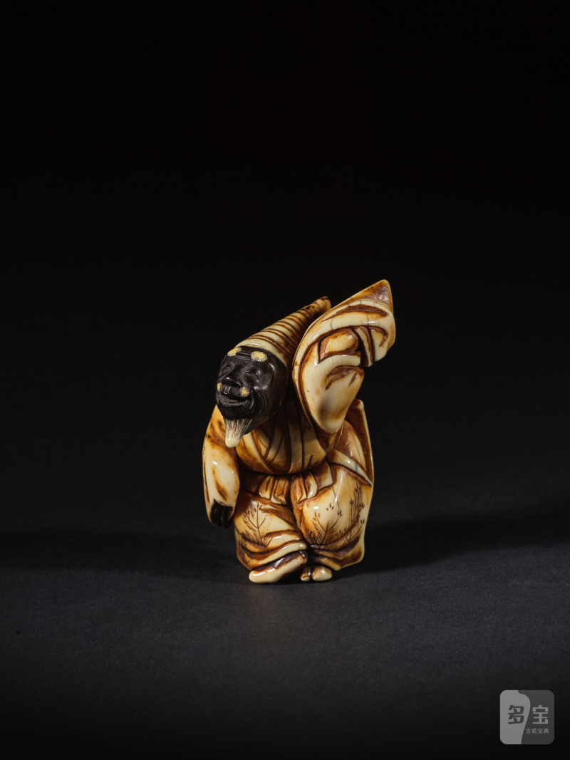 象牙彫根付 三番叟 銘「友胤」 19世紀後期 | NETSUKE EN IVOIRE REPRÉSENTANT UN DANSEUR DE SAMBASO - 图6